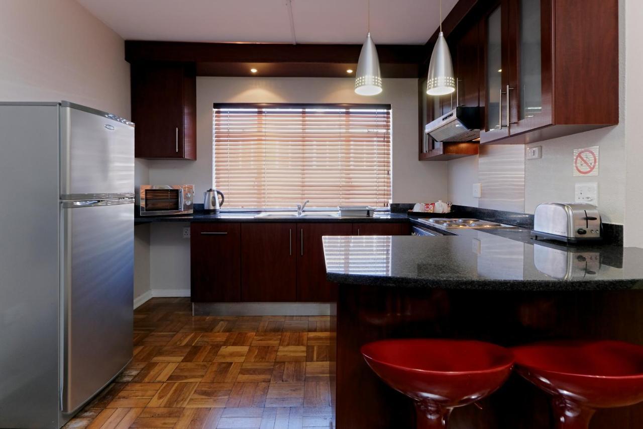 10 On Cape Self Catering Apartments Порт Елизабет Екстериор снимка